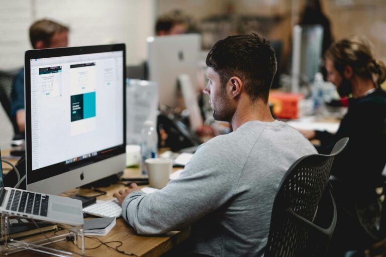 The Most Profitable Niche is the One You Already Live In &mdash; Here&rsquo;s How to Use It