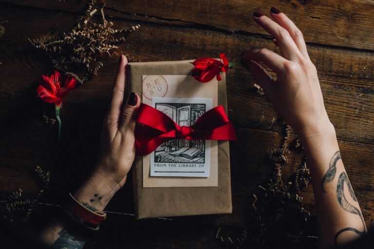 The Art of Gifting: Thoughtful DIY Presents That Don&rsquo;t Cost a Fortune