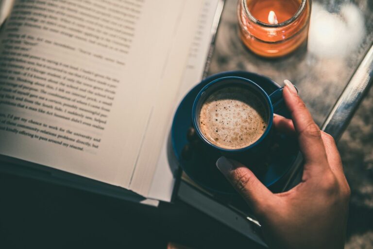 A Quiet-Mind Evening Routine for People Who Can&rsquo;t Shut Their Brain Off