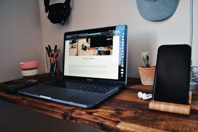 How Bloggers Are Using Newsletters to Build a Second Income Stream