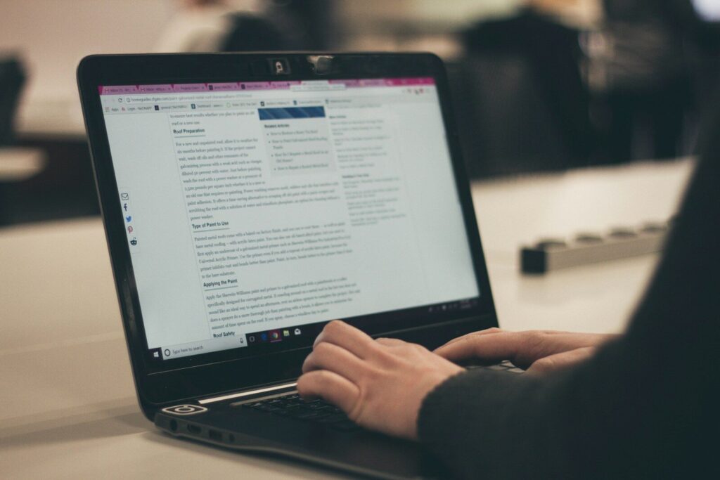 Evergreen vs. Trending Content: What Actually Grows a Blog Long-Term