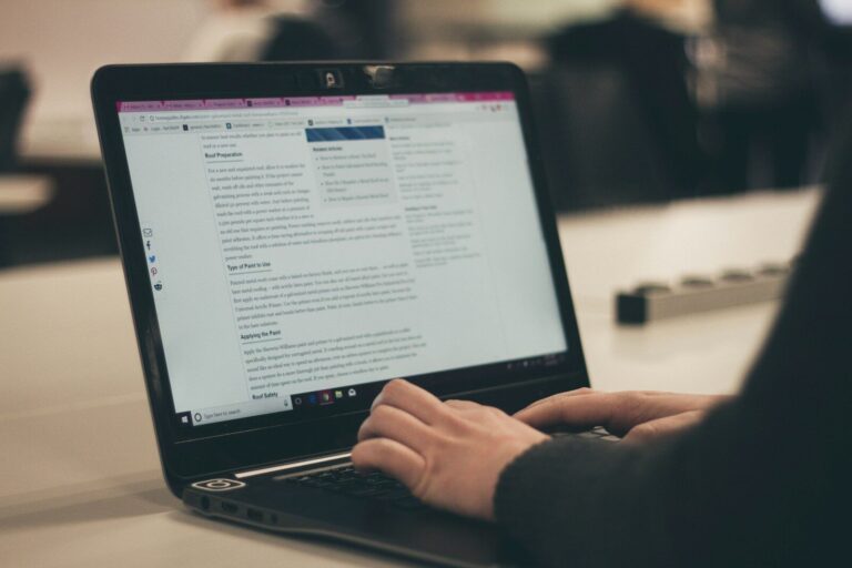 Evergreen vs. Trending Content: What Actually Grows a Blog Long-Term