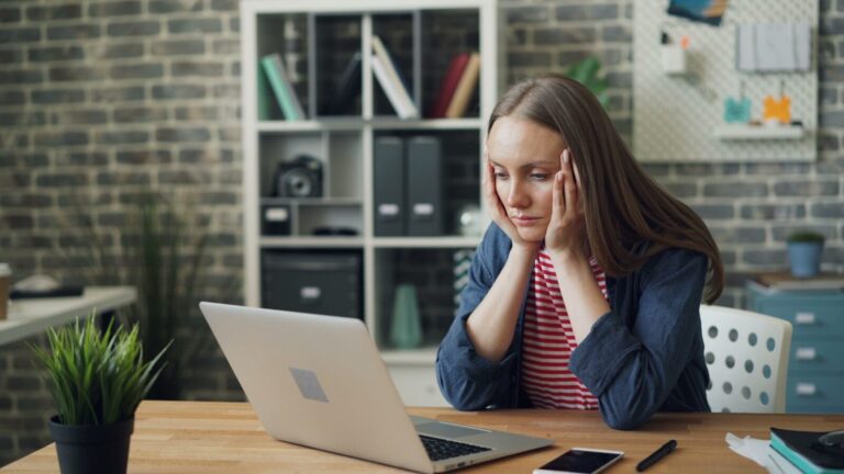 The Online Business Mistake That Costs Solopreneurs the Most Time